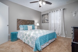 Alamo Park in San Antonio, TX - Foto de edificio - Building Photo