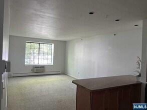 1407 Faulkner Ct in Mahwah, NJ - Building Photo - Building Photo