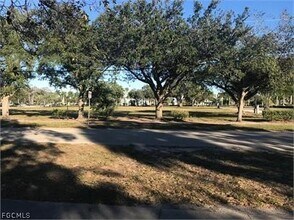 2304 Grand Ave in Ft. Myers, FL - Foto de edificio - Building Photo