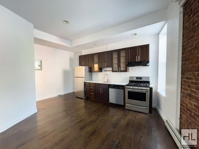 154 Adelphi St