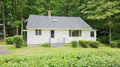 375 Main St in Deep River, CT - Building Photo - Building Photo