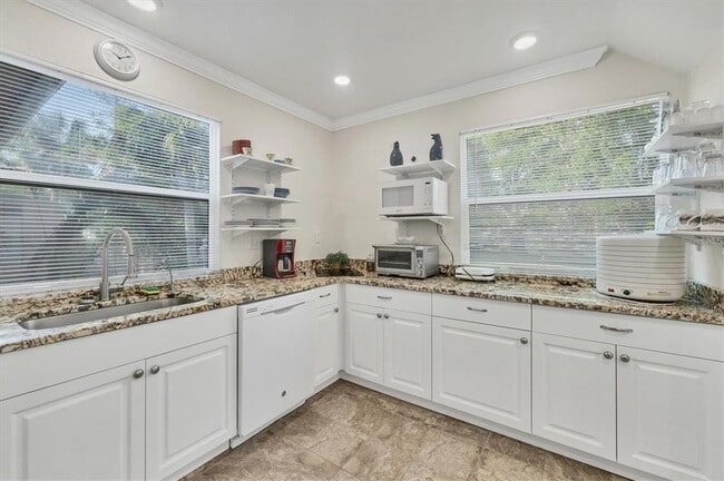 690 Percheron Cir in Nokomis, FL - Building Photo - Building Photo