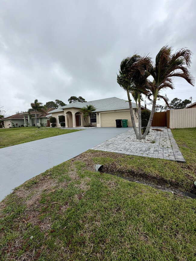 1742 SW Effland Ave in Port St. Lucie, FL - Building Photo - Building Photo