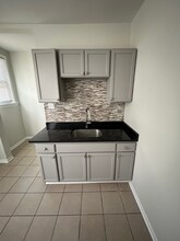 2421 W 60th St in Chicago, IL - Building Photo - Building Photo