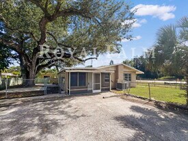 9861 Orange River Blvd in Ft. Myers, FL - Building Photo