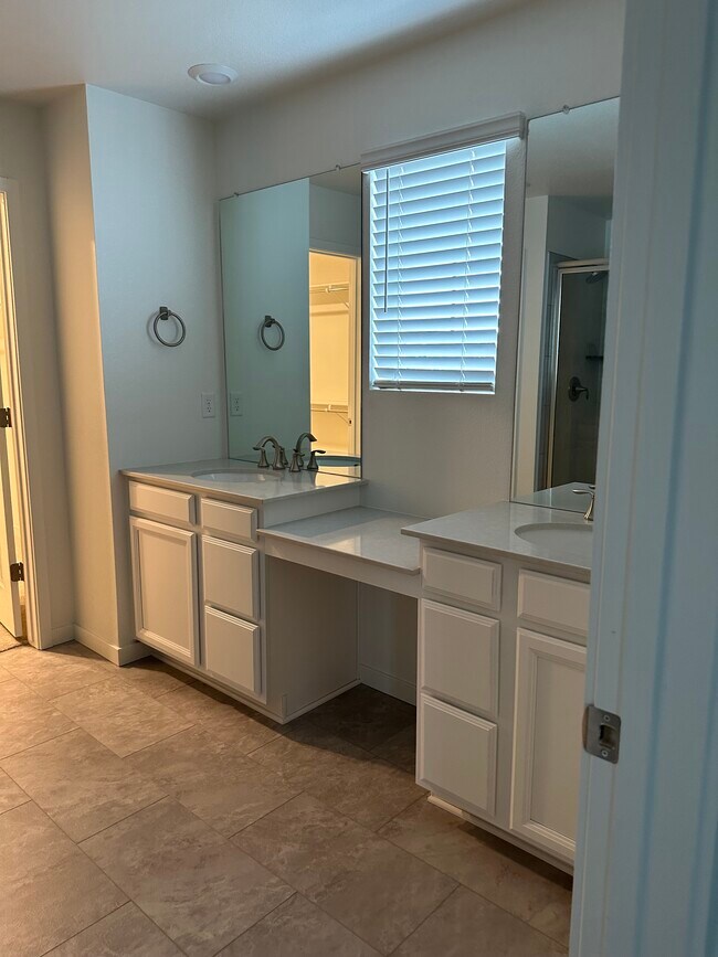 11000 Uvalda St in Commerce City, CO - Building Photo - Building Photo