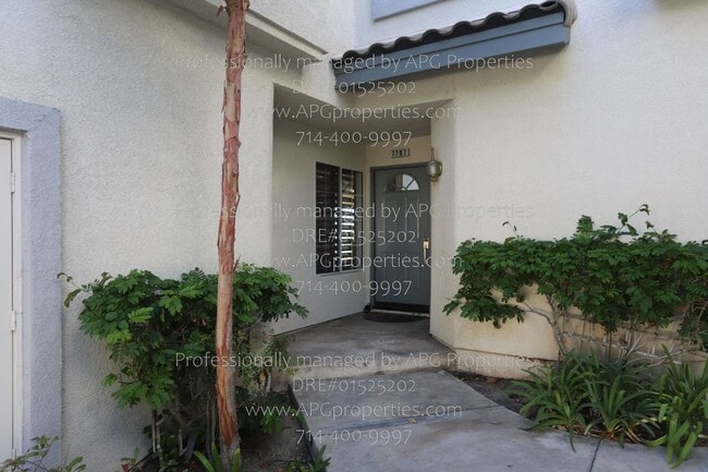 7707 E Viewrim Dr in Anaheim, CA - Building Photo - Building Photo