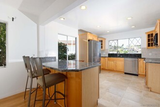 1140 Avenida Amantea in San Diego, CA - Building Photo - Building Photo