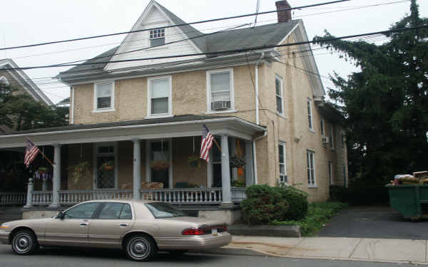 224 E Broad St in Quakertown, PA - Building Photo