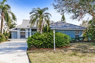 7141 40th Ln E in Sarasota, FL - Building Photo