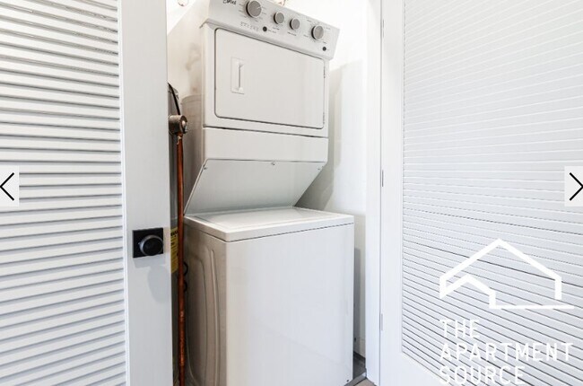 4102 N Sheridan Rd, Unit 2 in Chicago, IL - Building Photo - Building Photo