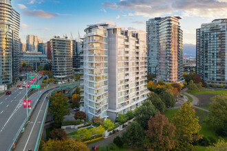 Coopers Pointe in Vancouver, BC - Building Photo - Building Photo