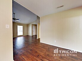 2211 Overbrook Dr in Arlington, TX - Building Photo - Building Photo