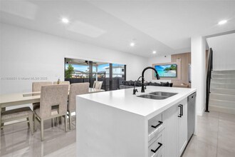 1337 NW 3rd St in Florida City, FL - Foto de edificio - Building Photo