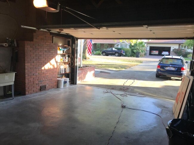 1015 Hillcrest Ave in Roseville, CA - Foto de edificio - Building Photo