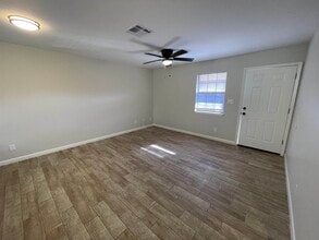 3001 E Price St in Laredo, TX - Building Photo - Building Photo