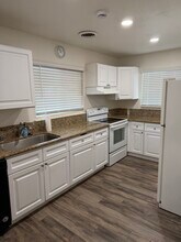 4807 El Camino Ave, Unit Apt C in Carmichael, CA - Foto de edificio - Building Photo