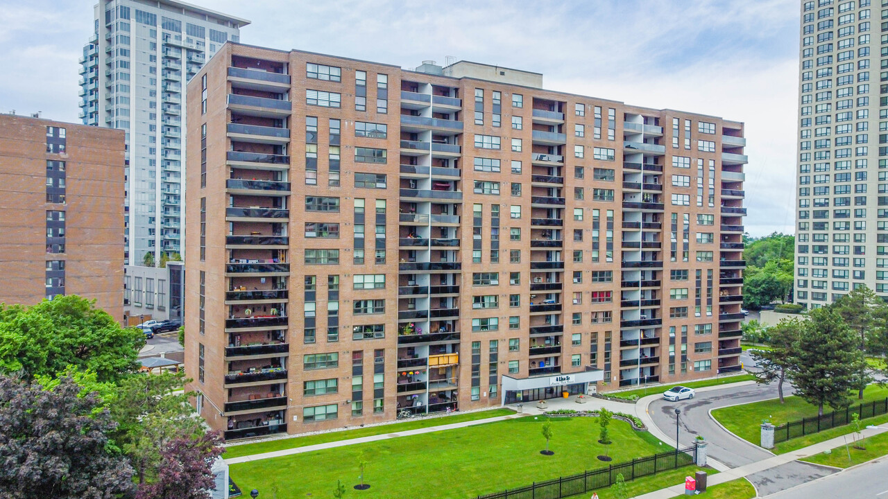 Almore Park Tower in Brampton, ON - Building Photo