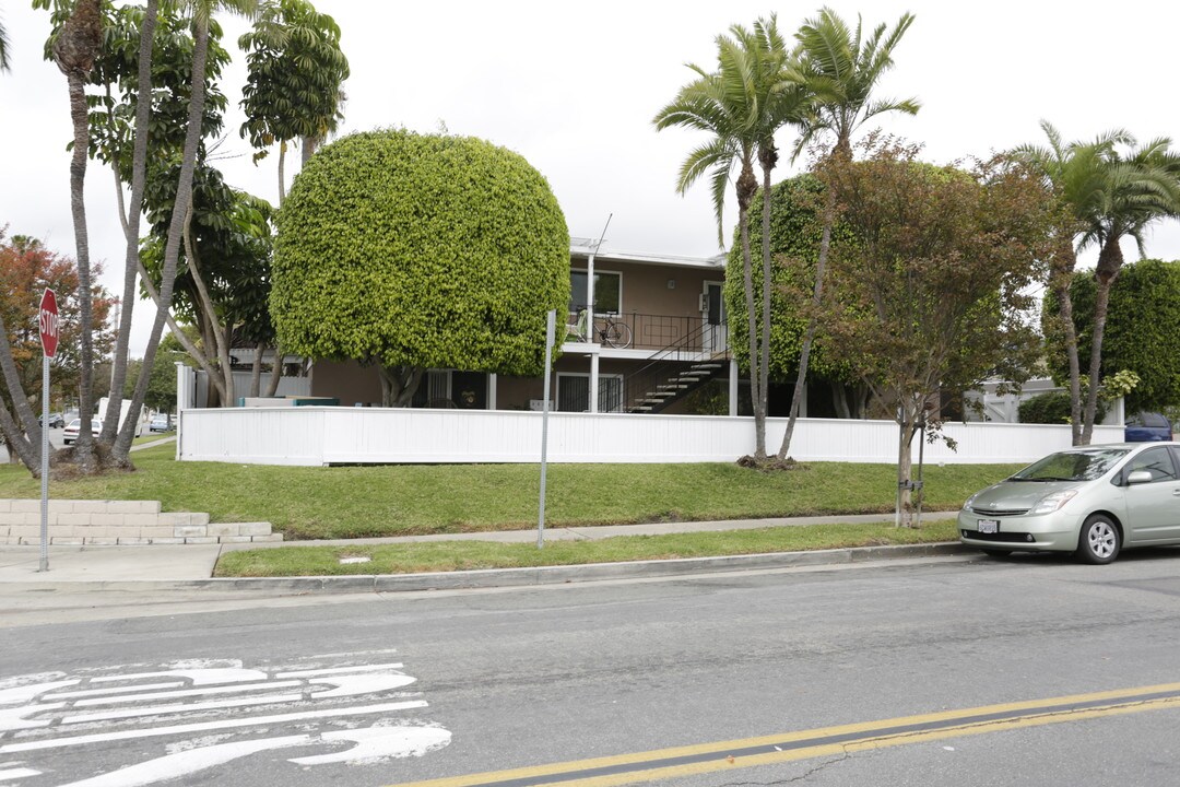 2102 Florida St in Huntington Beach, CA - Foto de edificio