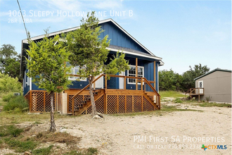 1063 Sleepy Hollow Ln in Spring Branch, TX - Building Photo - Building Photo