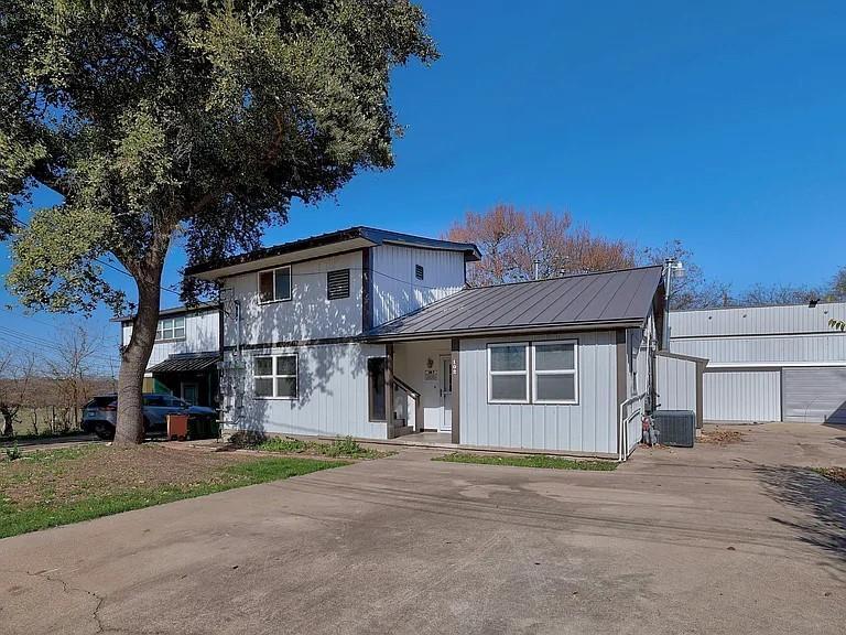 102 E 52nd St in Austin, TX - Building Photo