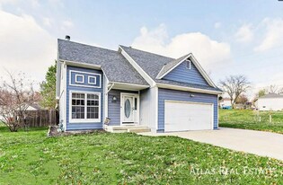 4401 NW Pennington Ln in Blue Springs, MO - Building Photo