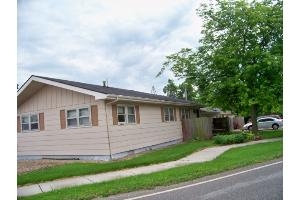 303 Alton Rd in Carlinville, IL - Building Photo