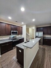 390 Cantle Dr in Richmond Hill, GA - Foto de edificio - Building Photo