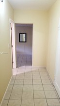319 NE 171 St-Unit -0 in North Miami Beach, FL - Foto de edificio - Building Photo