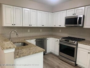248 Larchwood Ct in Howell, NJ - Building Photo - Building Photo