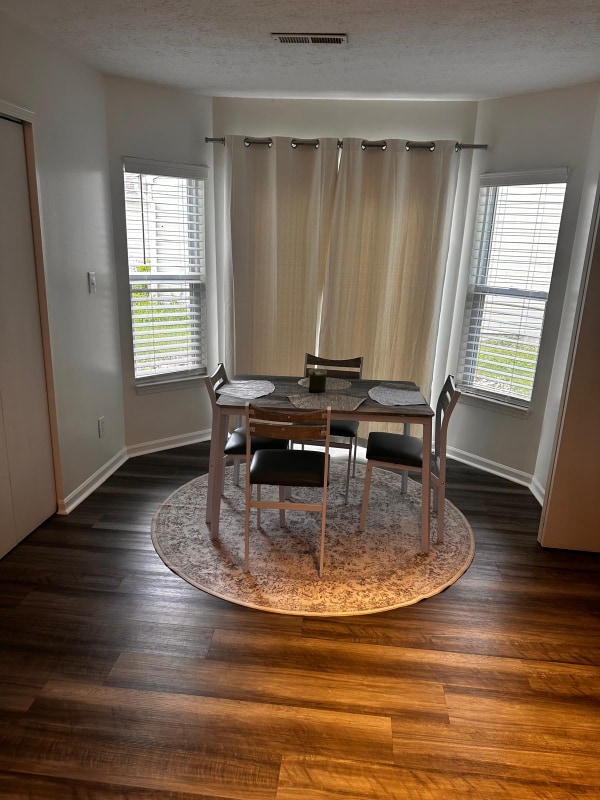 property at 1153 Williamsburg Way
