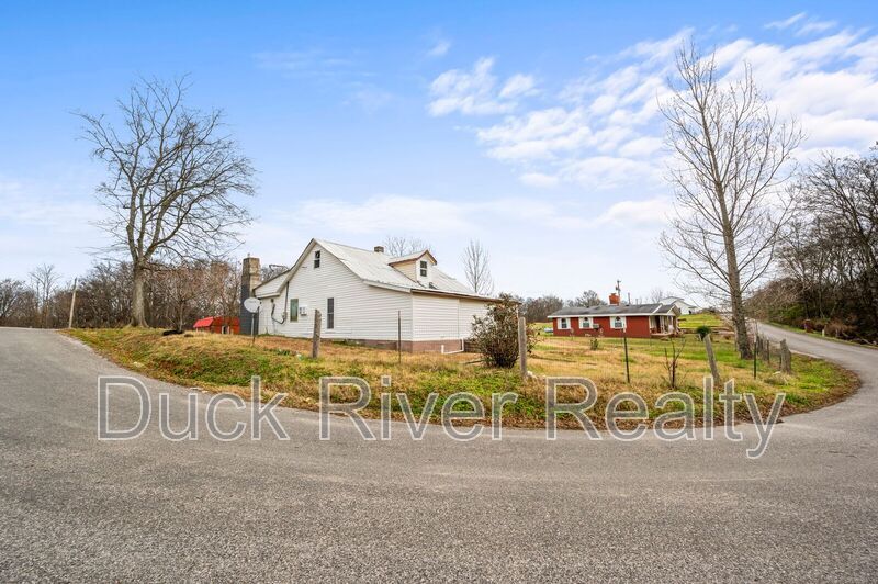 8447 Crawley Hill Rd in Mt Pleasant, TN - Building Photo