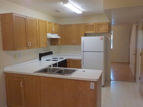 325 E 1225 N in Logan, UT - Foto de edificio - Building Photo