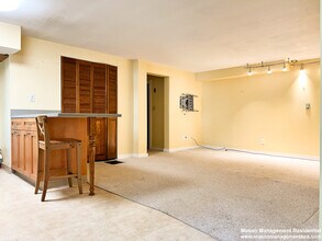 87 Pearl St, Unit A in Newton, MA - Building Photo - Building Photo