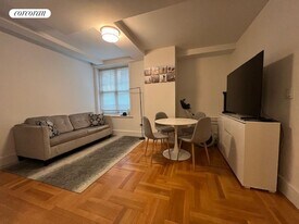 27 W 72nd St in New York, NY - Building Photo