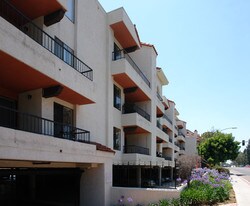 La Jolla Garden Villas in San Diego, CA - Building Photo
