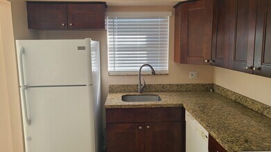 1803 Wharf Ln in Greenacres, FL - Foto de edificio - Building Photo