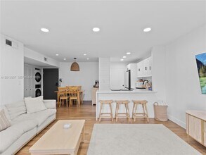 7487 SW 82nd St in Miami, FL - Building Photo - Building Photo