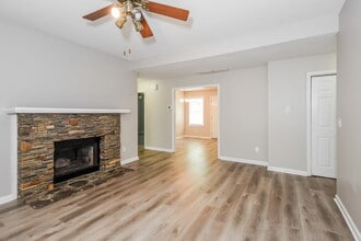2740 Lakeside Trail in Cumming, GA - Building Photo - Building Photo