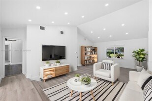 7550 SW 127th St in Pinecrest, FL - Building Photo