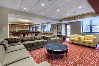 105 W 39th St in Baltimore, MD - Foto de edificio - Building Photo