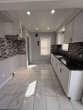 9054 Grandville Ave in Detroit, MI - Building Photo - Building Photo