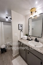 6032 Northwest Expy in Warr Acres, OK - Building Photo - Building Photo