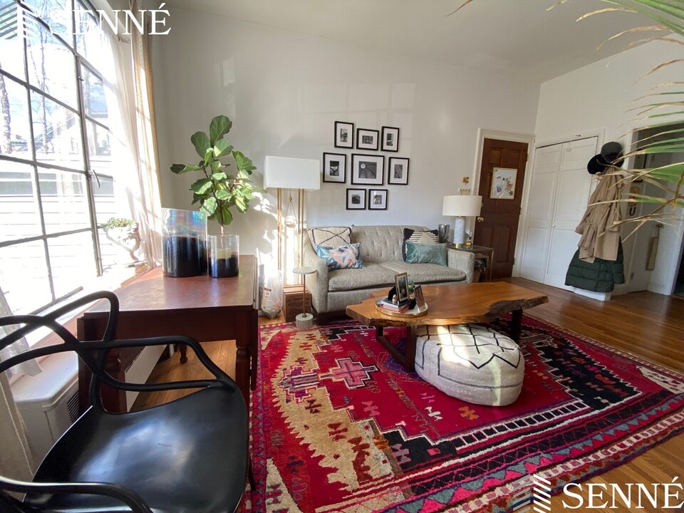 18 Ellery St, Unit 12 in Cambridge, MA - Foto de edificio