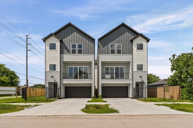 property at 3605 Mt Pleasant St