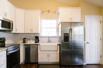 Room in House on Sandy Pines Dr in Youngsville, NC - Foto de edificio - Building Photo