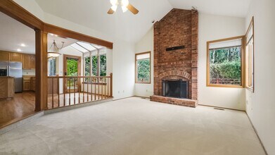 6534 152nd Ave SE in Bellevue, WA - Building Photo - Building Photo