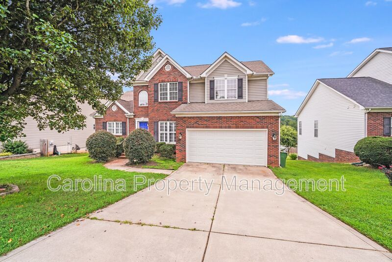 121 Riverfront Pkwy in Mount Holly, NC - Foto de edificio