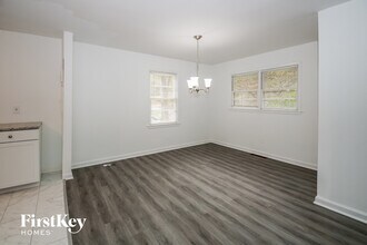 4684 Clemmons Dr in Ellenwood, GA - Foto de edificio - Building Photo