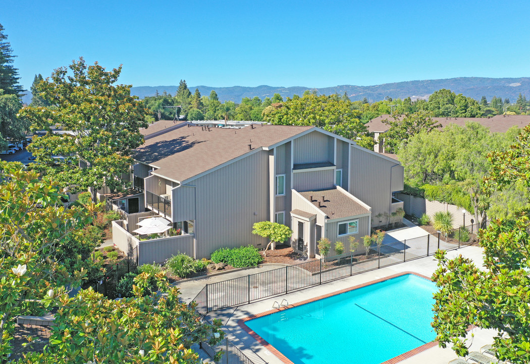 One Ten Remington Apartments in Sunnyvale, CA - Foto de edificio